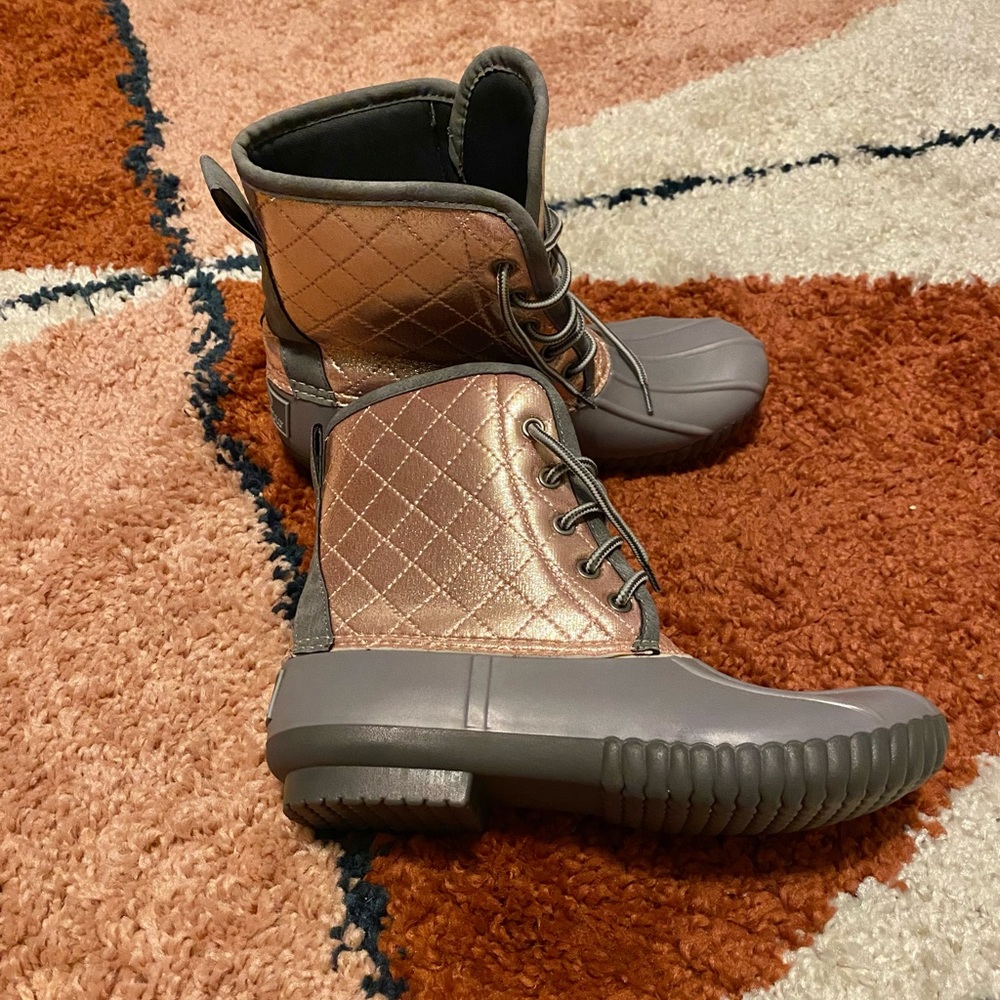 Marley Lilly duck boots size 7 *NEVER USED*